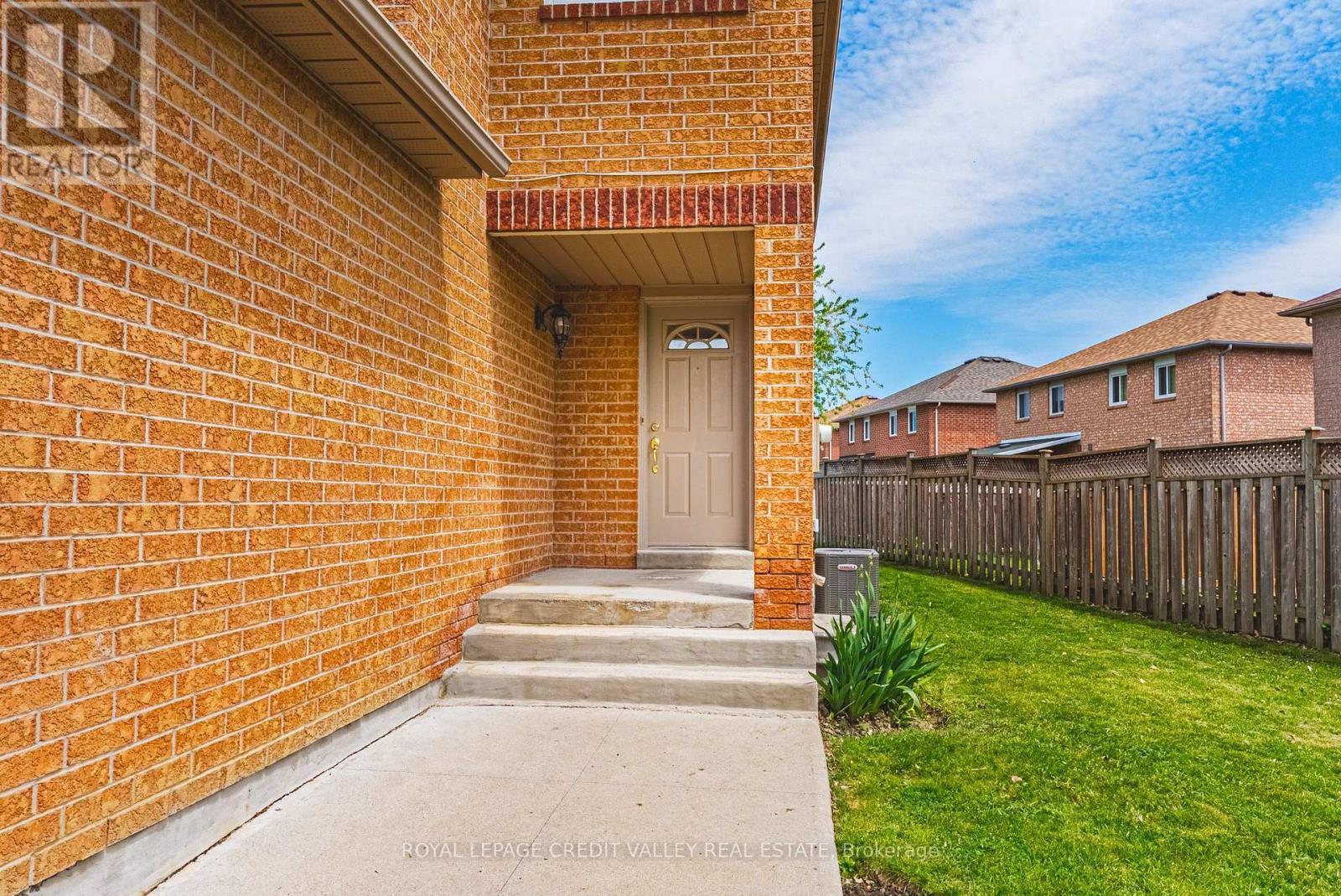 155 Saddletree Trail, Brampton, ON - Outdoor