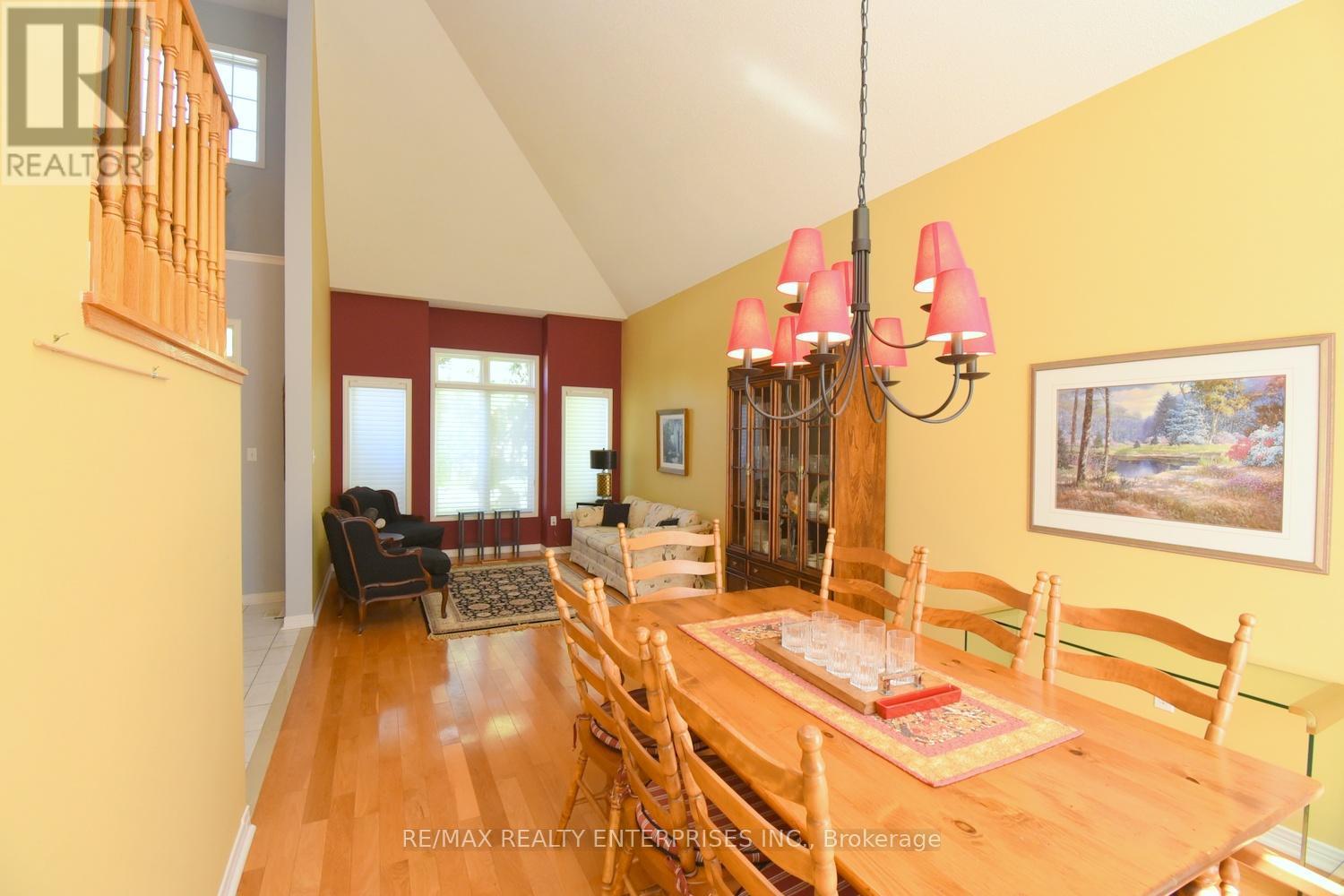 2158 Country Club Drive, Burlington, ON - Indoor Photo Showing Dining Room
