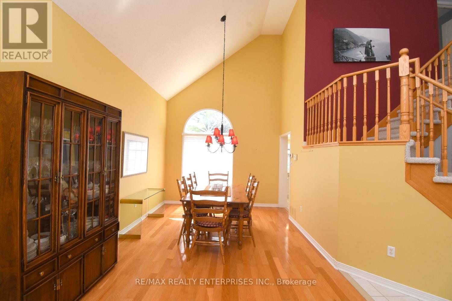 2158 Country Club Drive, Burlington, ON - Indoor