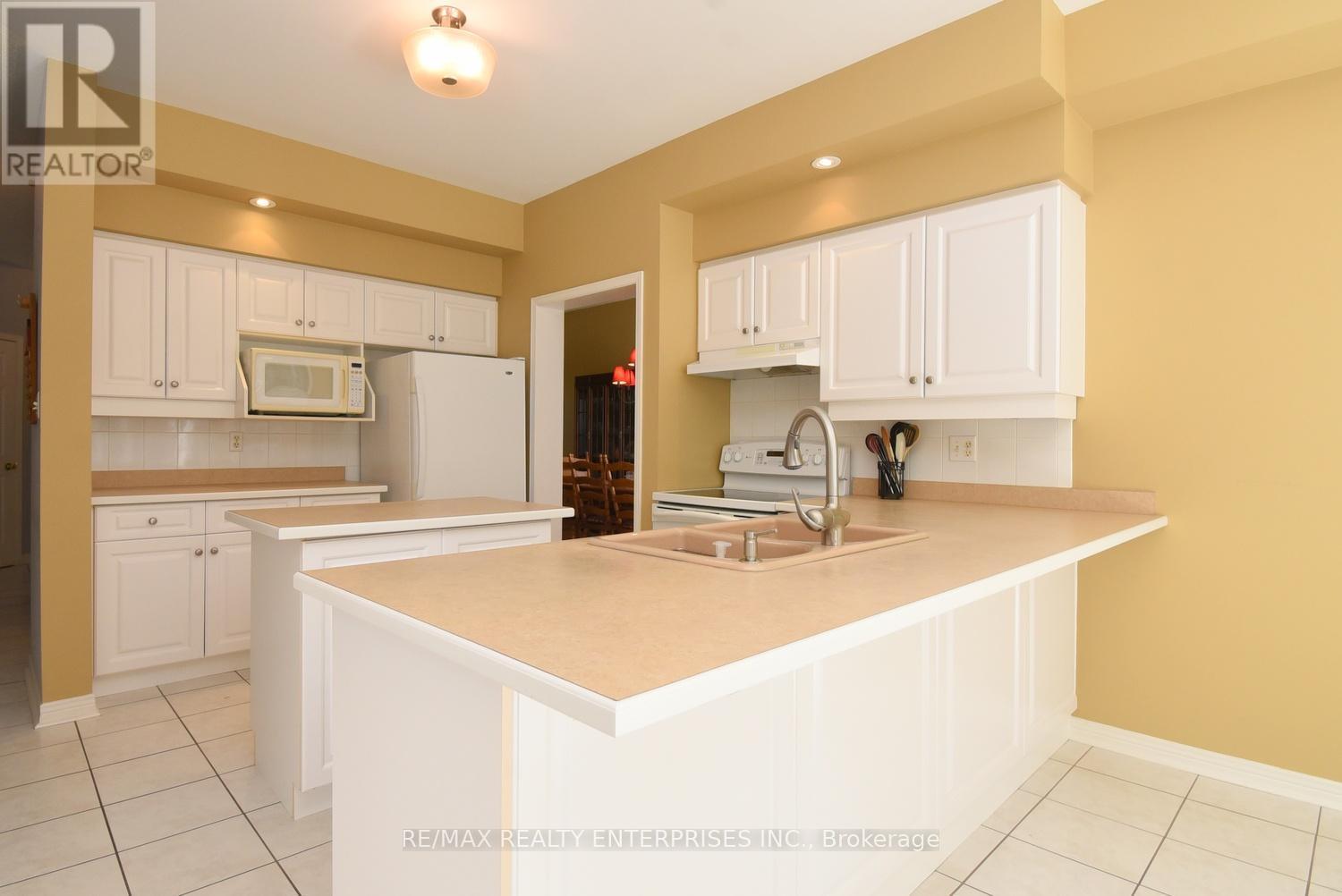 2158 Country Club Drive, Burlington, ON - Indoor Photo Showing Kitchen