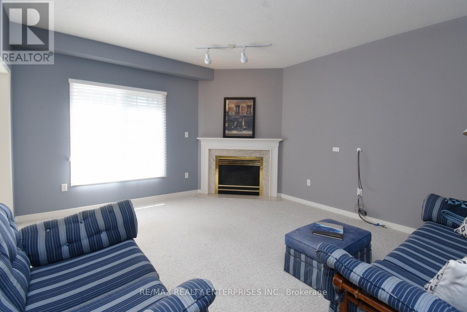 2158 Country Club Drive, Burlington, ON - Indoor Photo Showing Living Room With Fireplace