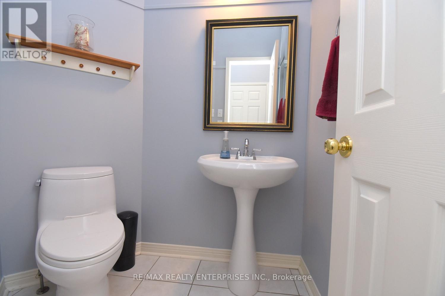 2158 Country Club Drive, Burlington, ON - Indoor Photo Showing Bathroom