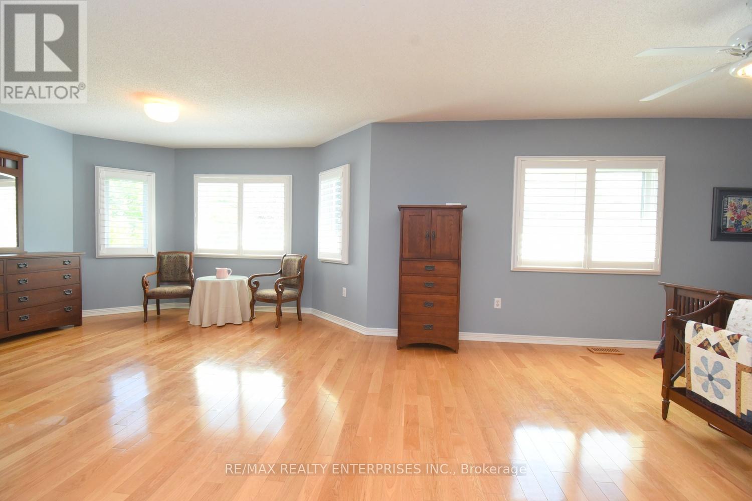 2158 Country Club Drive, Burlington, ON - Indoor