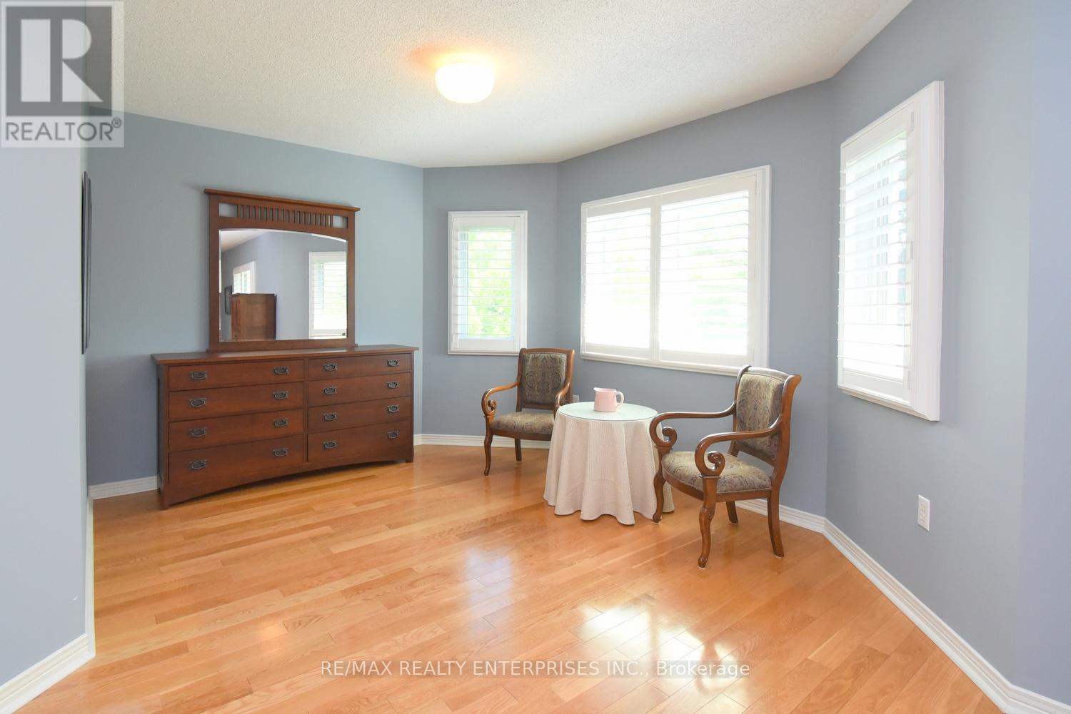 2158 Country Club Drive, Burlington, ON - Indoor