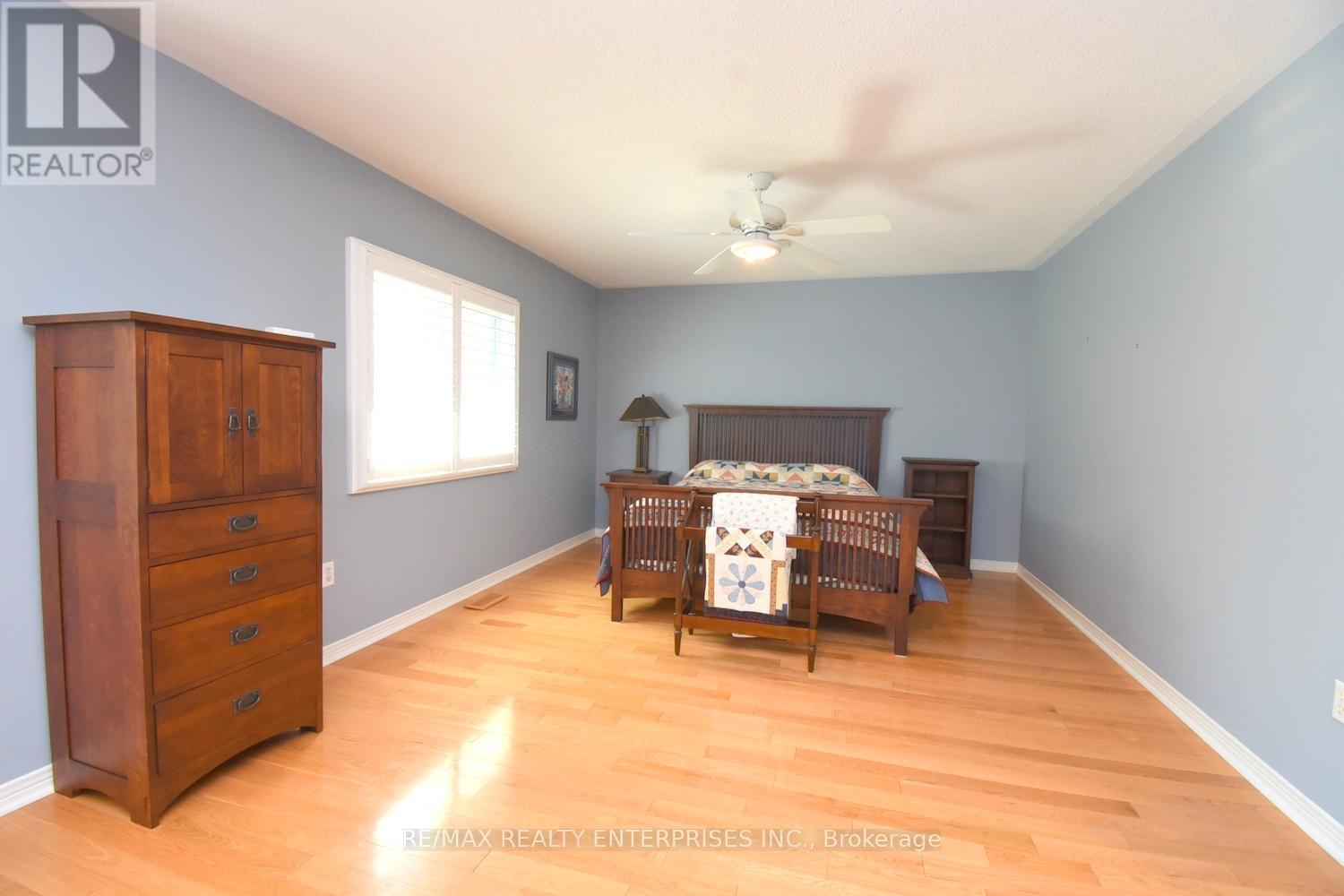 2158 Country Club Drive, Burlington, ON - Indoor