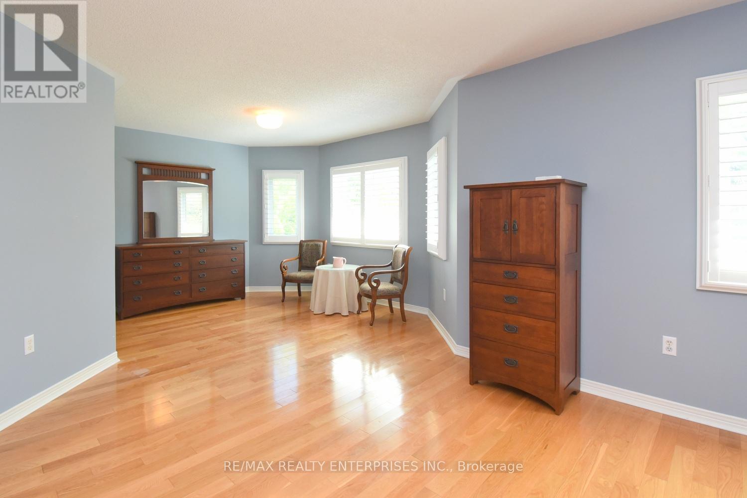 2158 Country Club Drive, Burlington, ON - Indoor