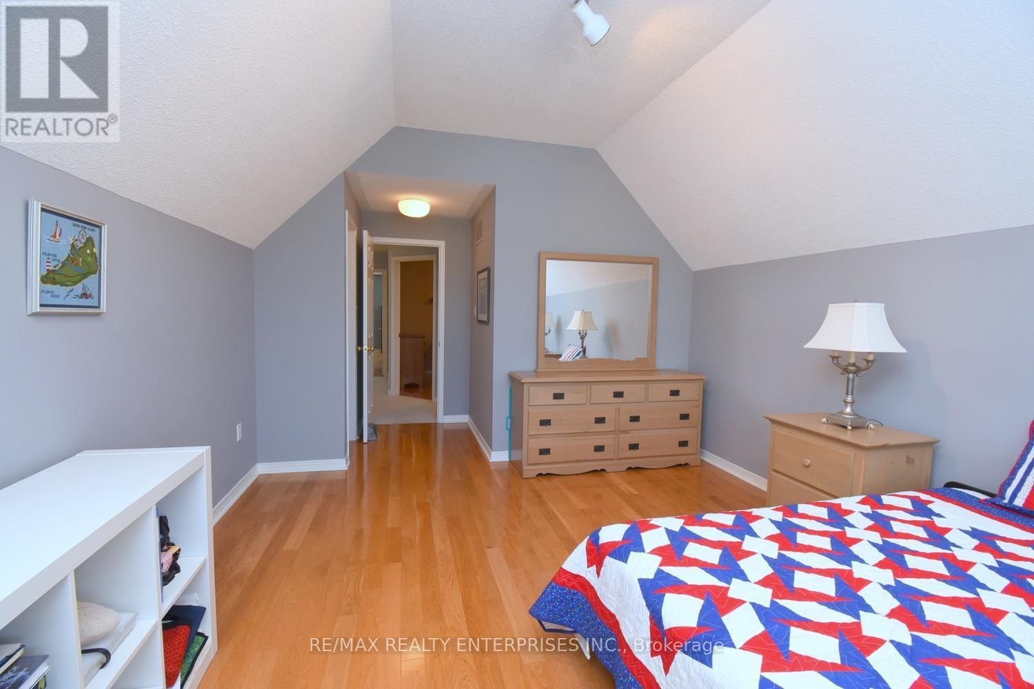 2158 Country Club Drive, Burlington, ON - Indoor Photo Showing Bedroom