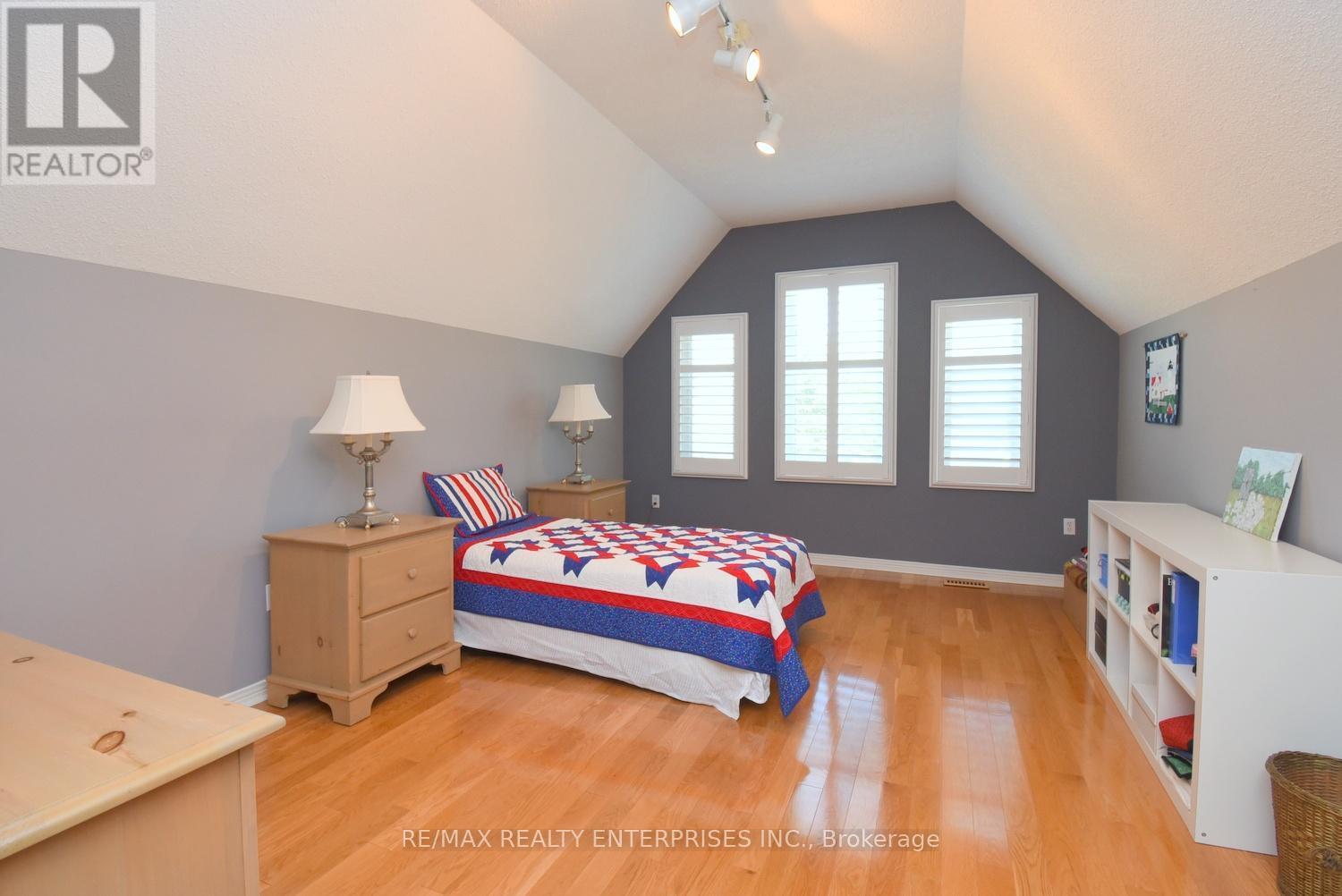 2158 Country Club Drive, Burlington, ON - Indoor Photo Showing Bedroom