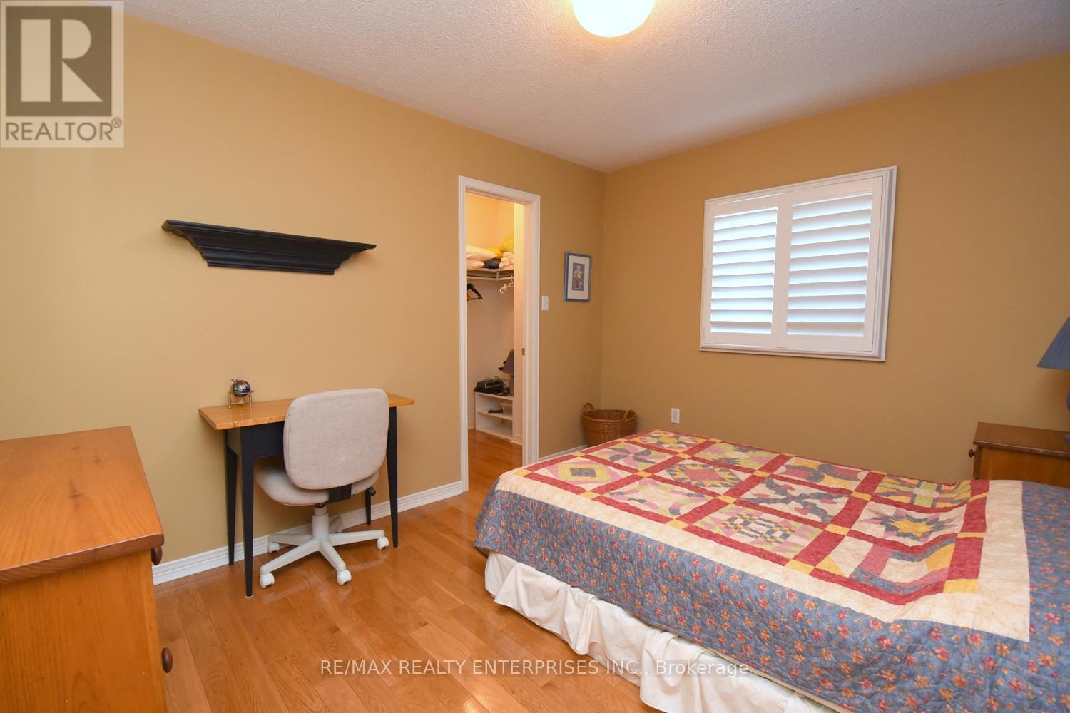 2158 Country Club Drive, Burlington, ON - Indoor Photo Showing Bedroom