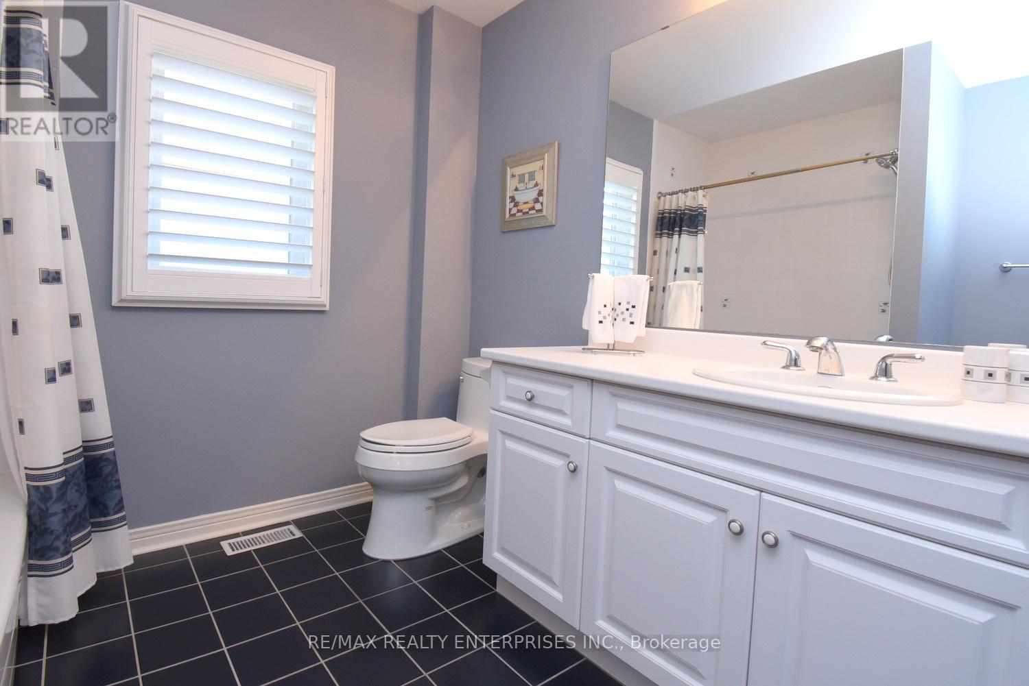 2158 Country Club Drive, Burlington, ON - Indoor Photo Showing Bathroom