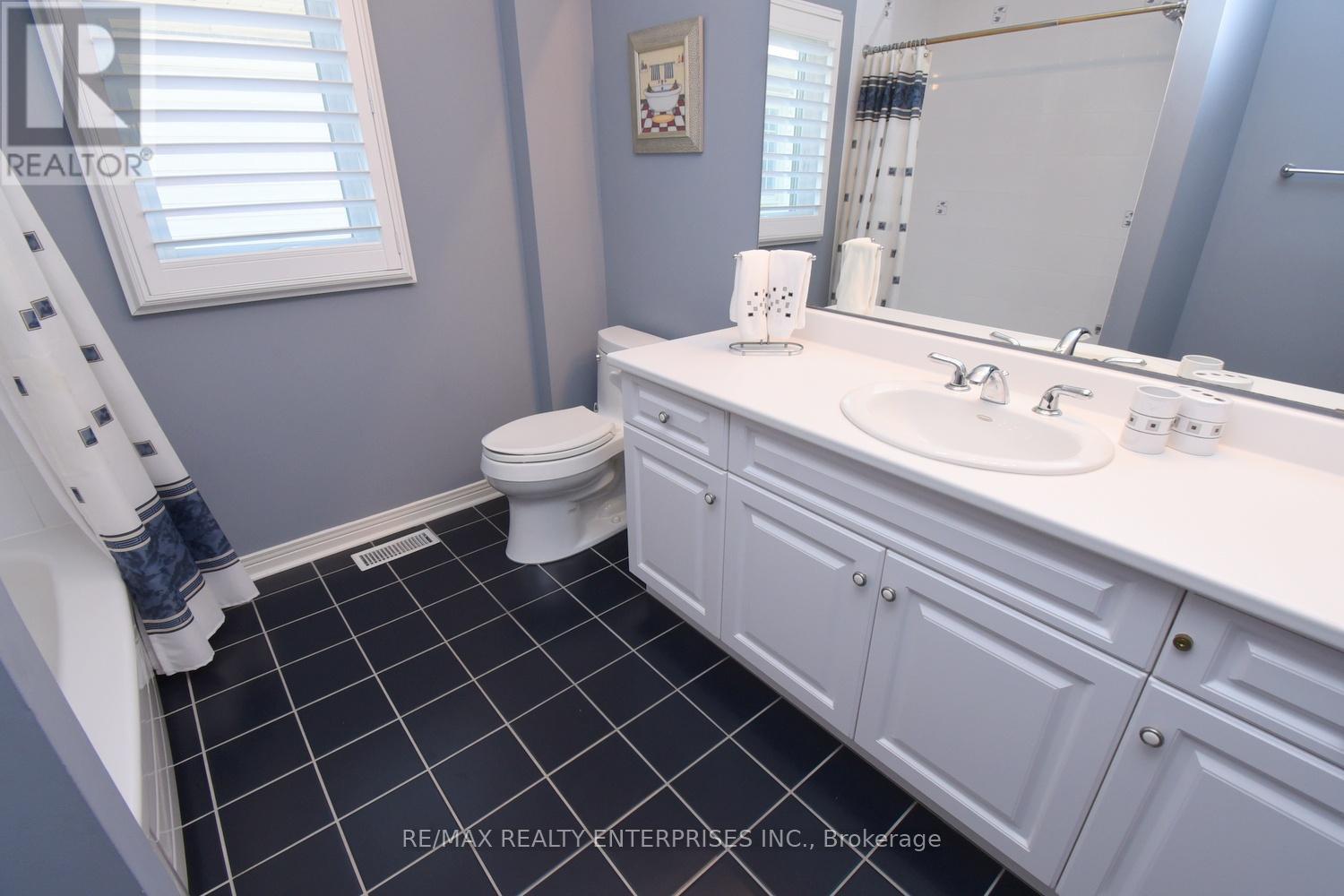 2158 Country Club Drive, Burlington, ON - Indoor Photo Showing Bathroom