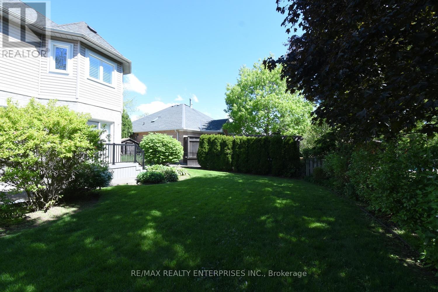 2158 Country Club Drive, Burlington, ON - Outdoor