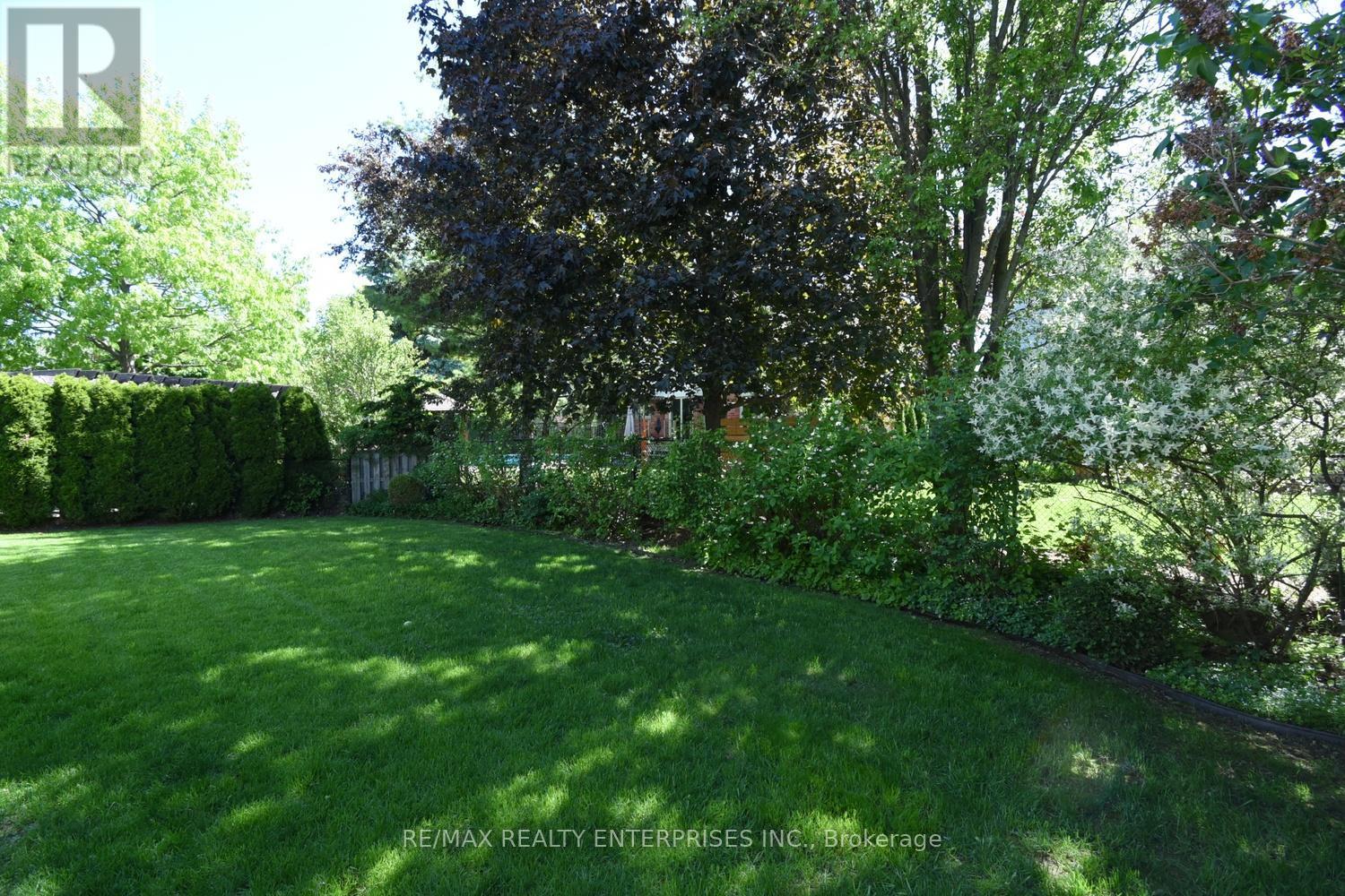 2158 Country Club Drive, Burlington, ON - Outdoor