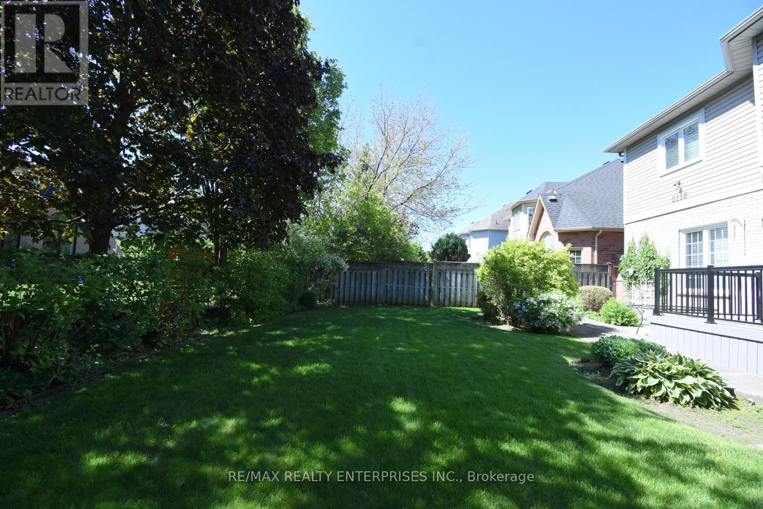 2158 Country Club Drive, Burlington, ON - Outdoor
