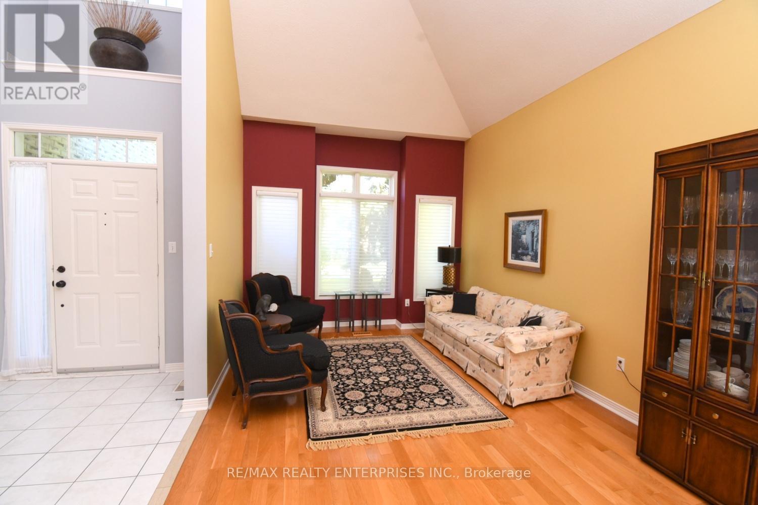 2158 Country Club Drive, Burlington, ON - Indoor Photo Showing Other Room