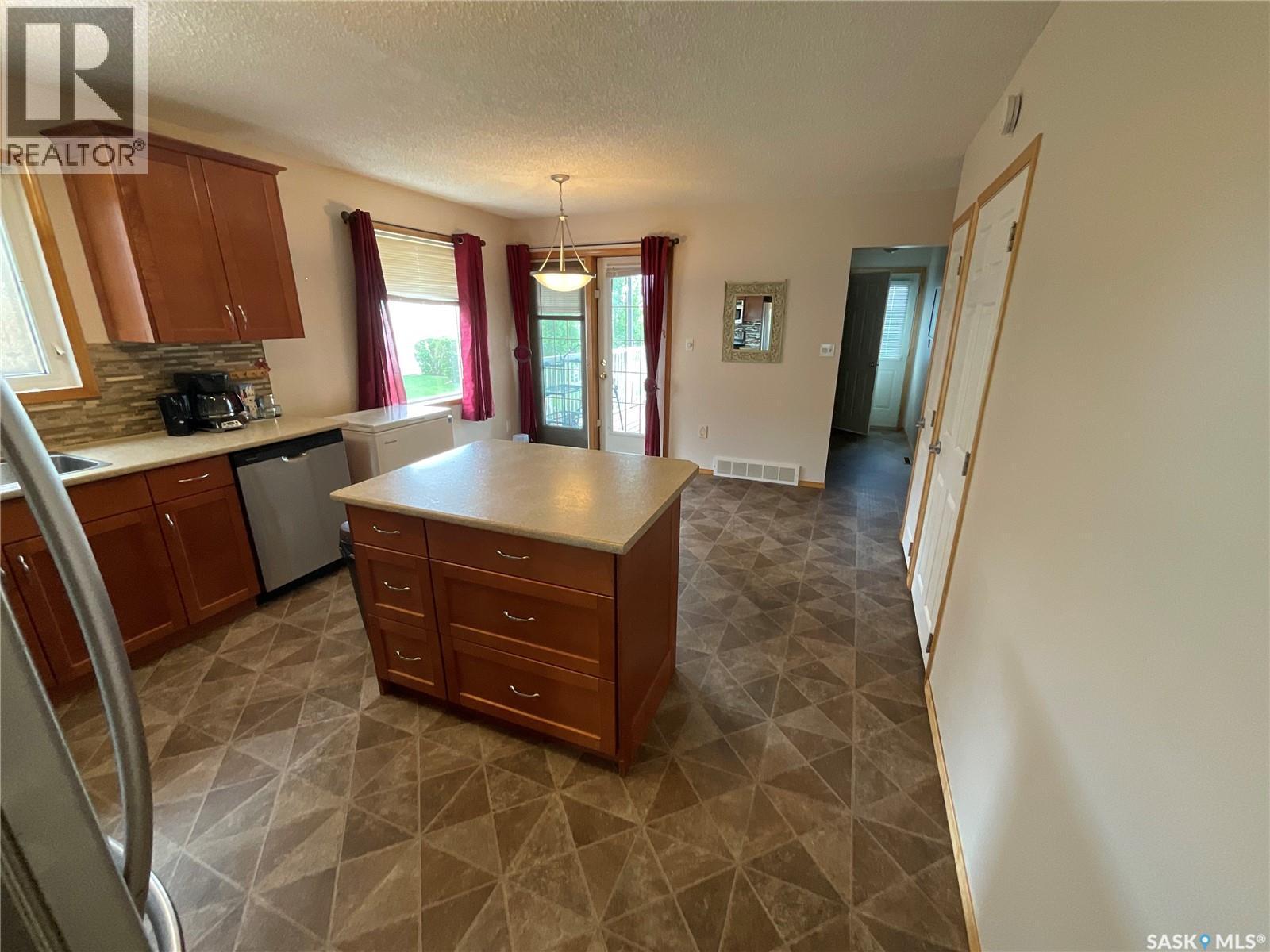 207 7Th Street S, Wakaw, SK - Indoor Photo Showing Kitchen