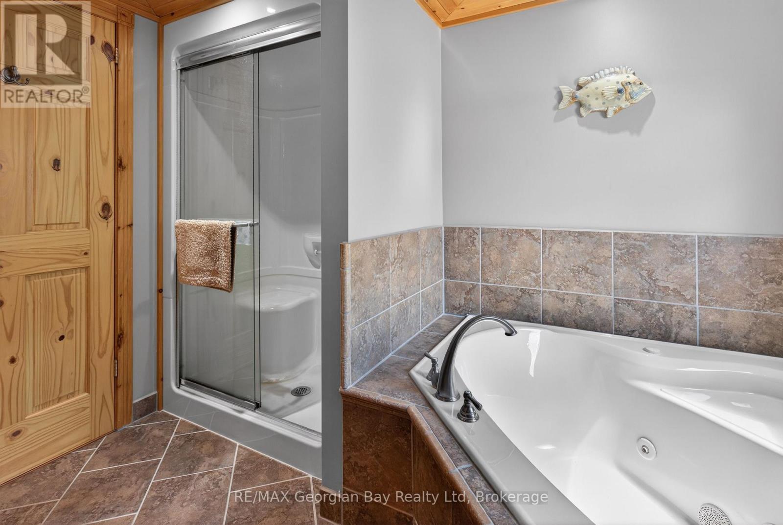 185 Picnic Island Road, Georgian Bay (Baxter), ON - Indoor Photo Showing Bathroom