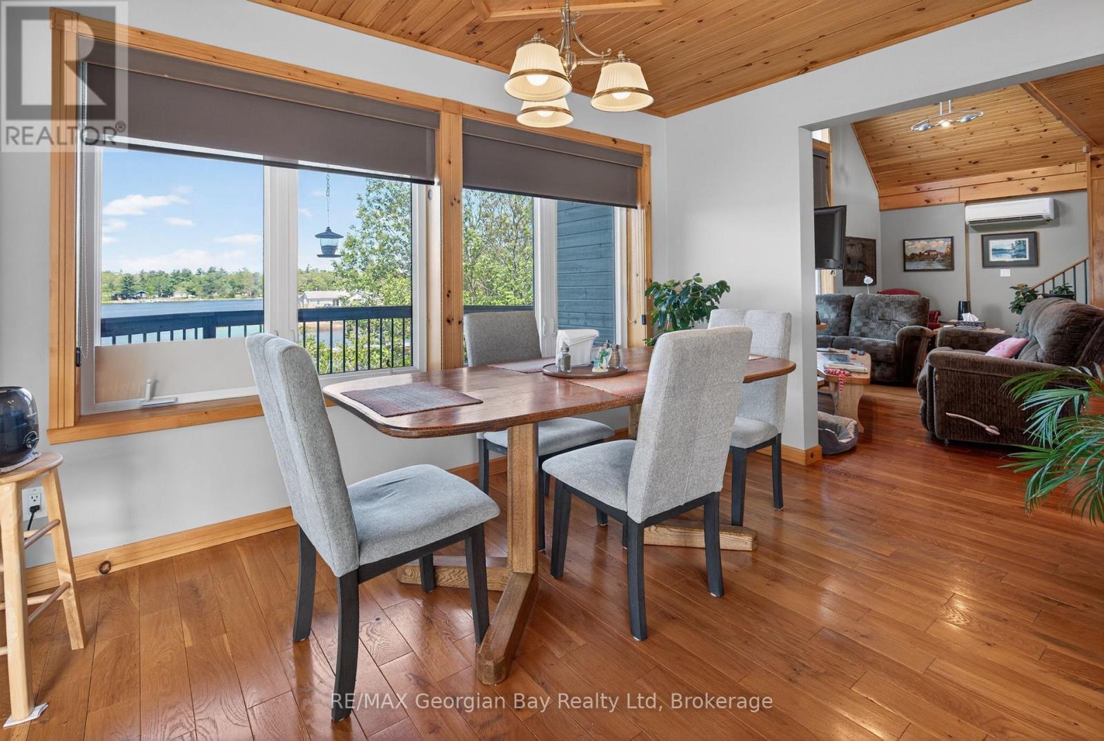 185 Picnic Island Road, Georgian Bay (Baxter), ON - Indoor Photo Showing Dining Room