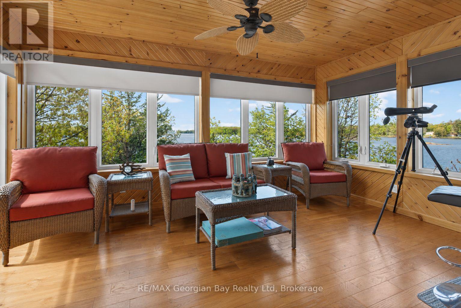 185 Picnic Island Road, Georgian Bay (Baxter), ON - Indoor Photo Showing Living Room