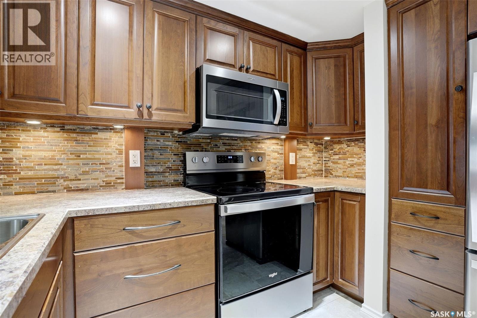 2231 Mcintyre Street, Regina, SK - Indoor Photo Showing Kitchen
