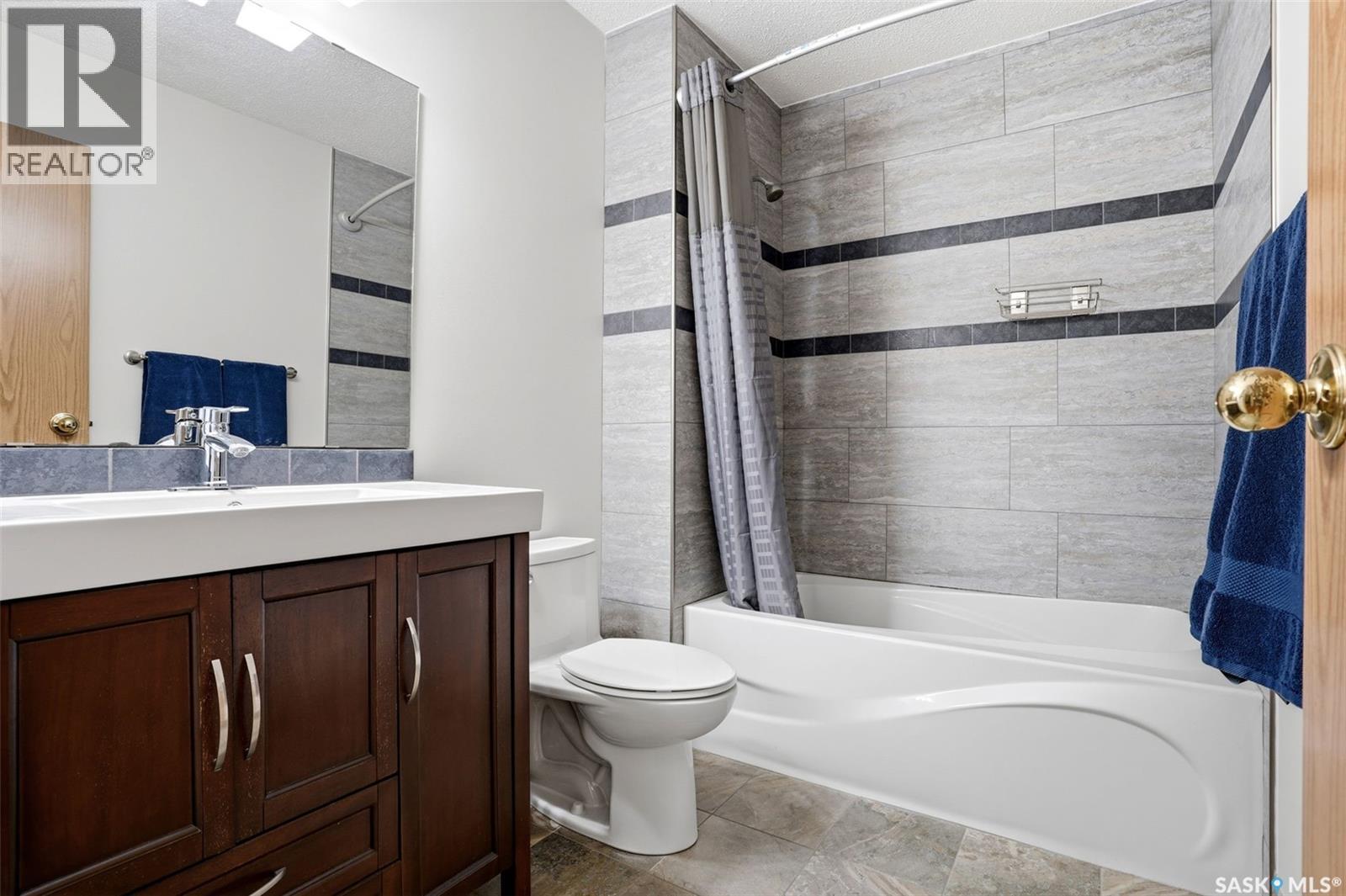 2231 Mcintyre Street, Regina, SK - Indoor Photo Showing Bathroom