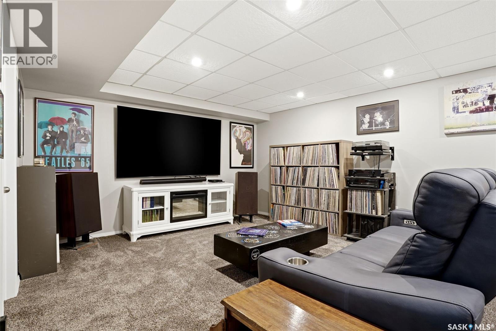 2231 Mcintyre Street, Regina, SK - Indoor