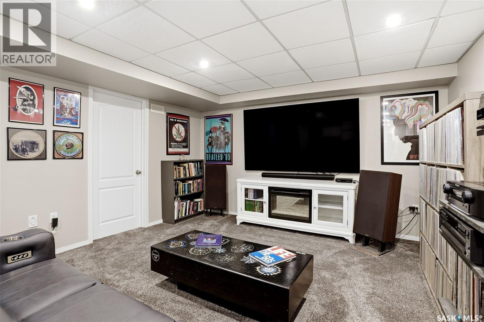 2231 Mcintyre Street, Regina, SK - Indoor