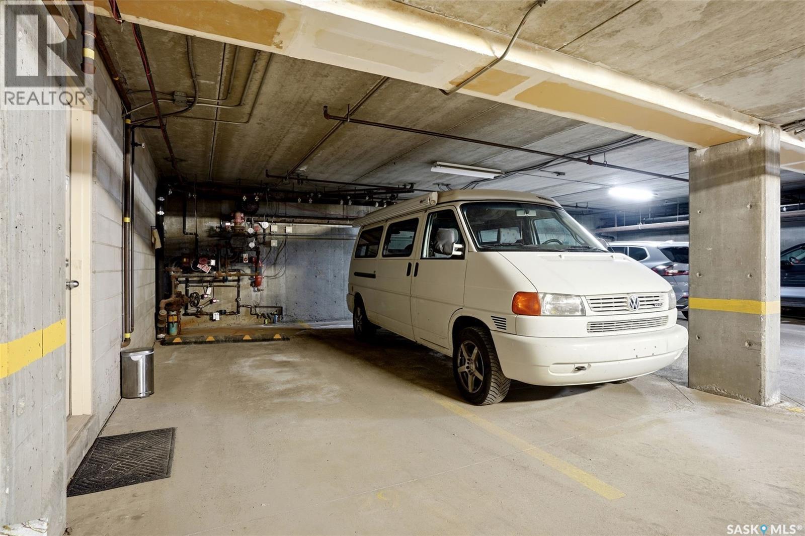 2231 Mcintyre Street, Regina, SK - Indoor Photo Showing Garage