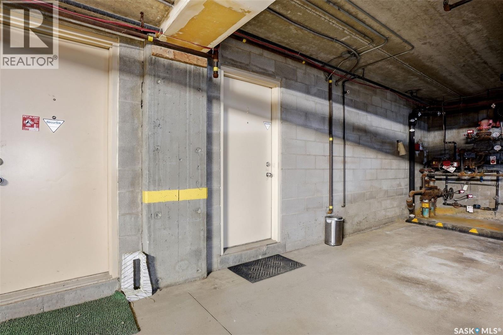 2231 Mcintyre Street, Regina, SK - Indoor Photo Showing Garage