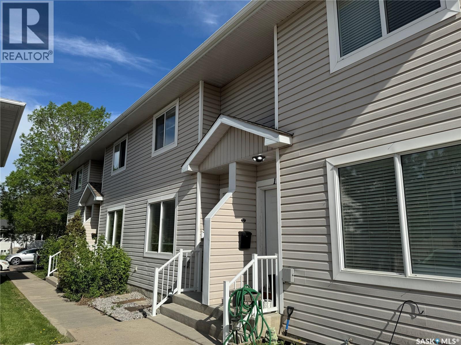 2 802 K Avenue N, Saskatoon, SK - Outdoor