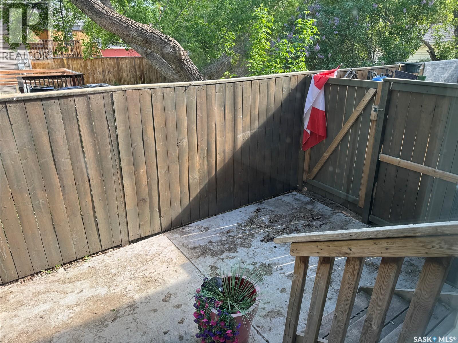 2 802 K Avenue N, Saskatoon, SK - Outdoor