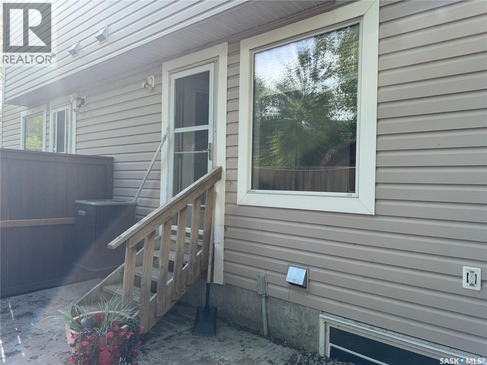 2 802 K Avenue N, Saskatoon, SK - Outdoor With Exterior