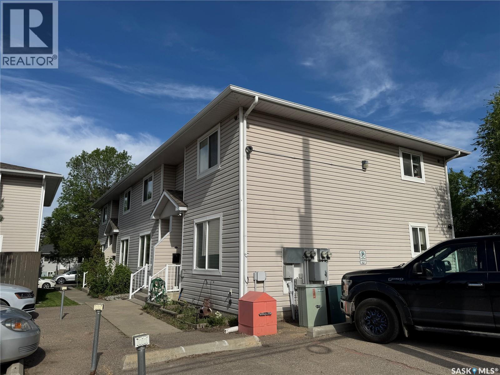 2 802 K Avenue N, Saskatoon, SK - Outdoor