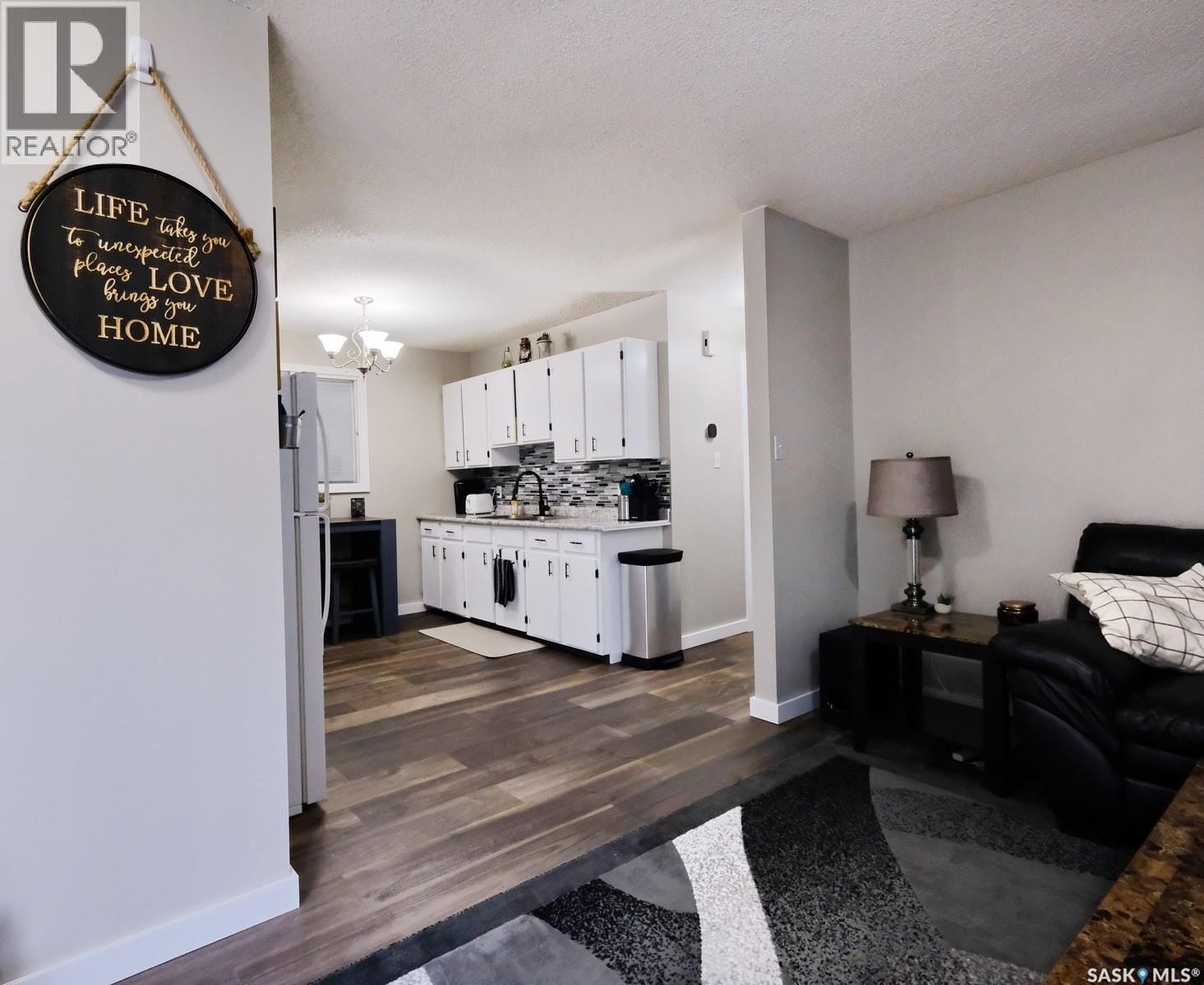 302 7Th Street E, Rosetown, SK - Indoor
