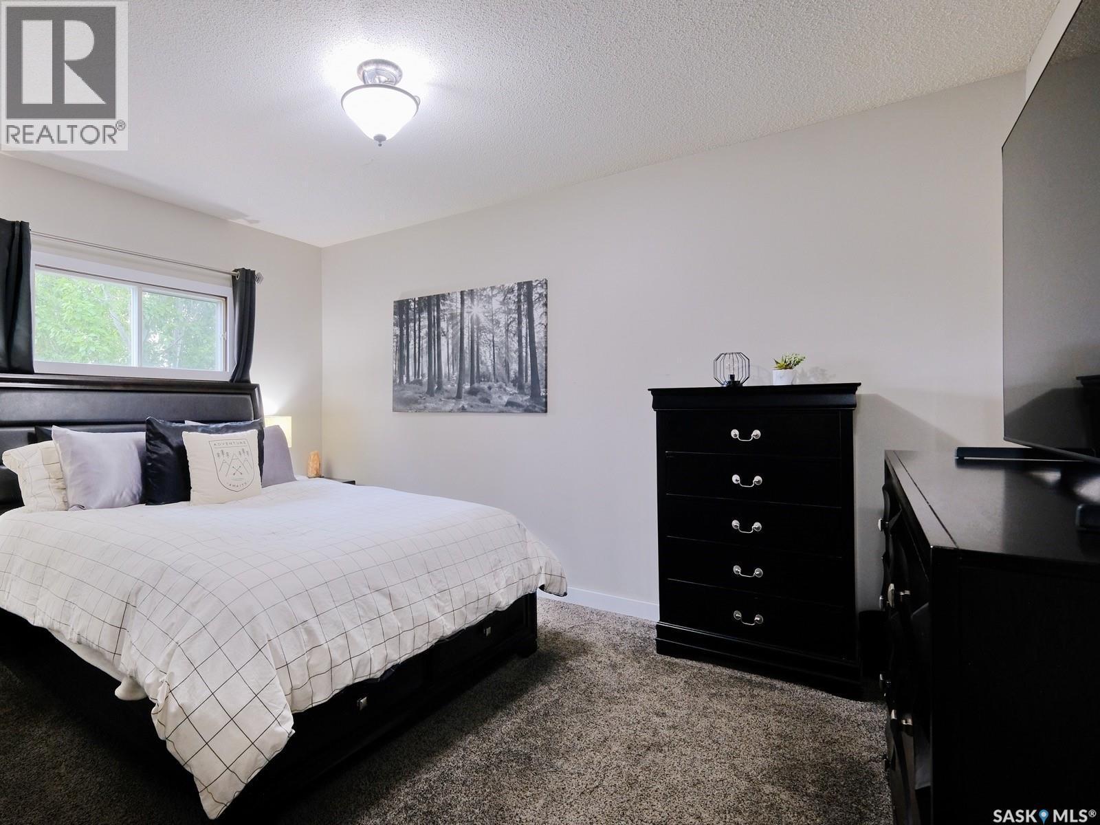 302 7Th Street E, Rosetown, SK - Indoor Photo Showing Bedroom