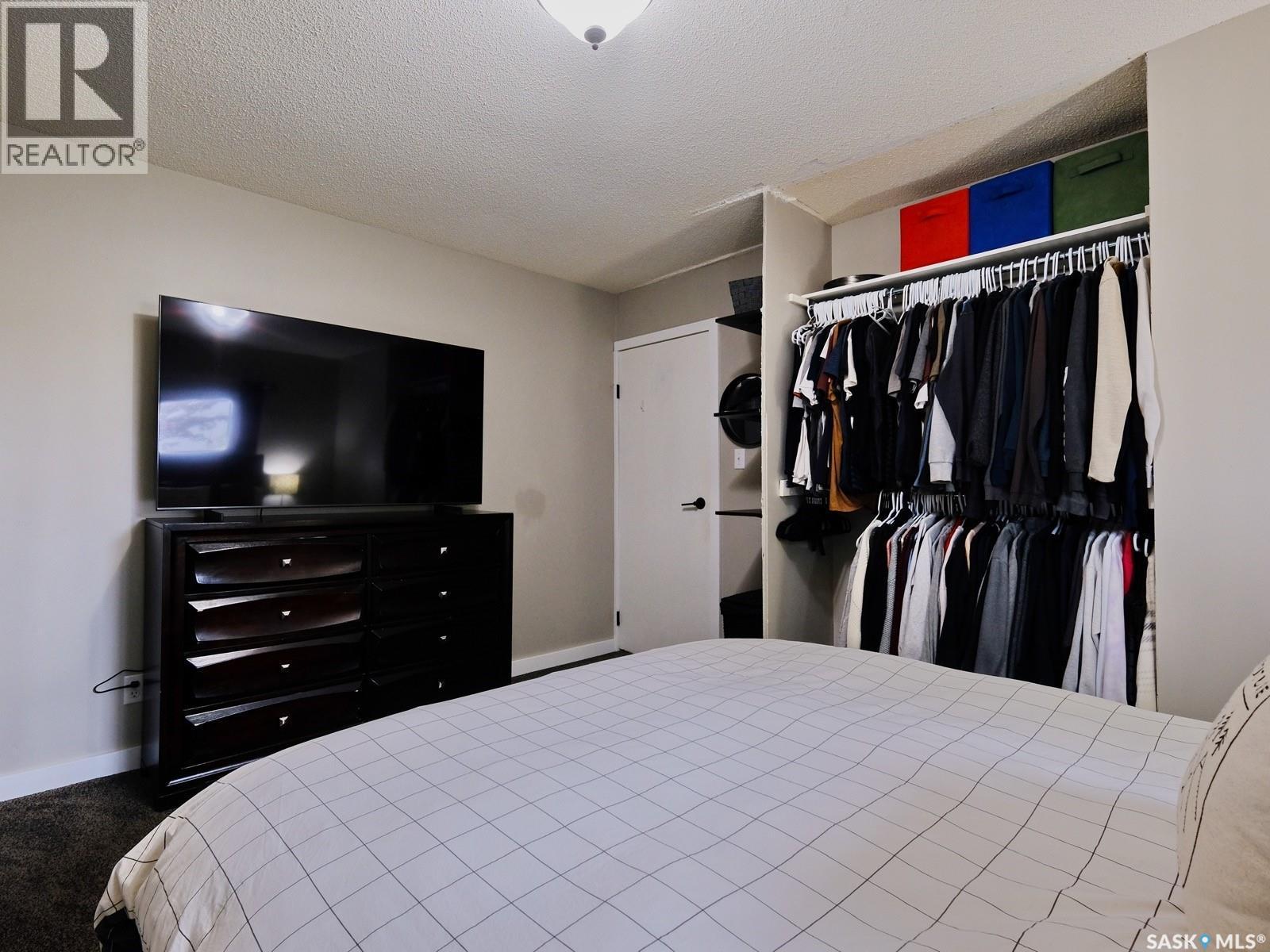 302 7Th Street E, Rosetown, SK - Indoor Photo Showing Bedroom