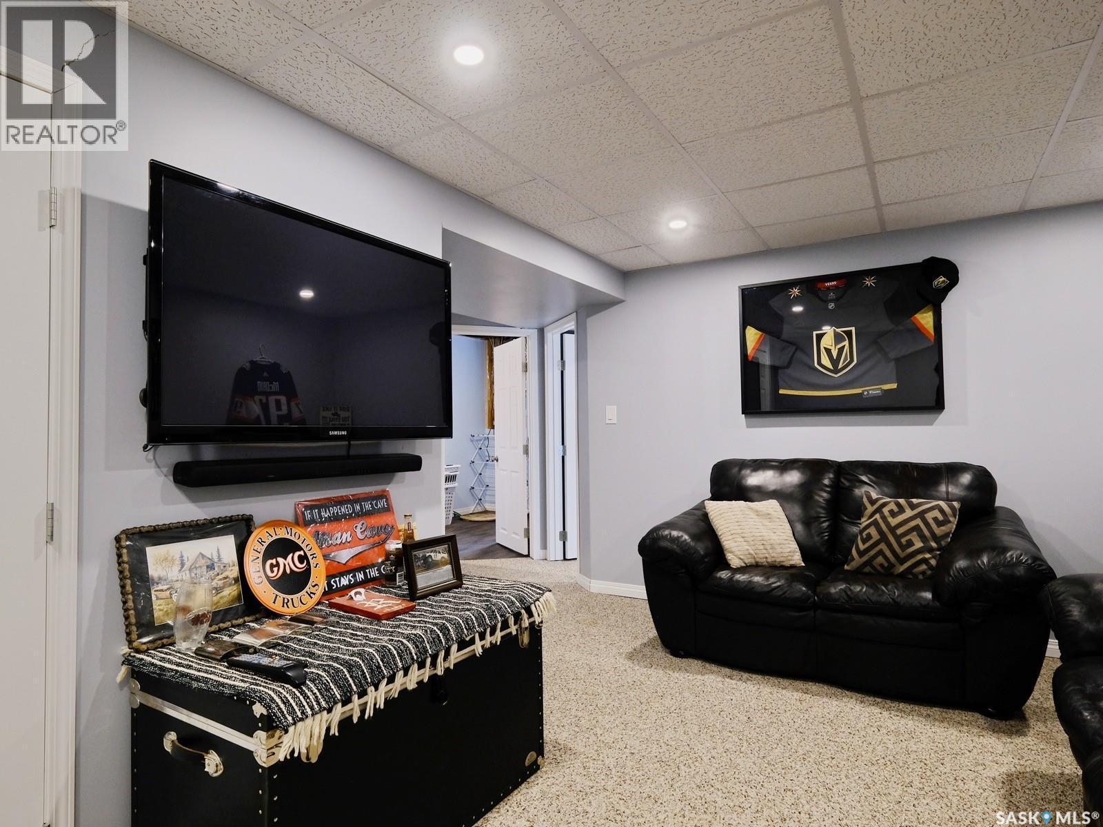 302 7Th Street E, Rosetown, SK - Indoor