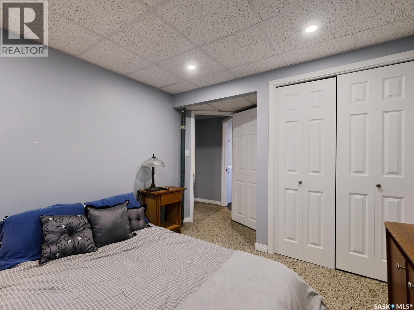 302 7Th Street E, Rosetown, SK - Indoor Photo Showing Bedroom
