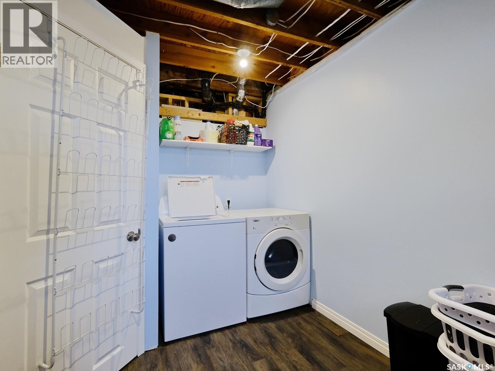 302 7Th Street E, Rosetown, SK - Indoor Photo Showing Laundry Room