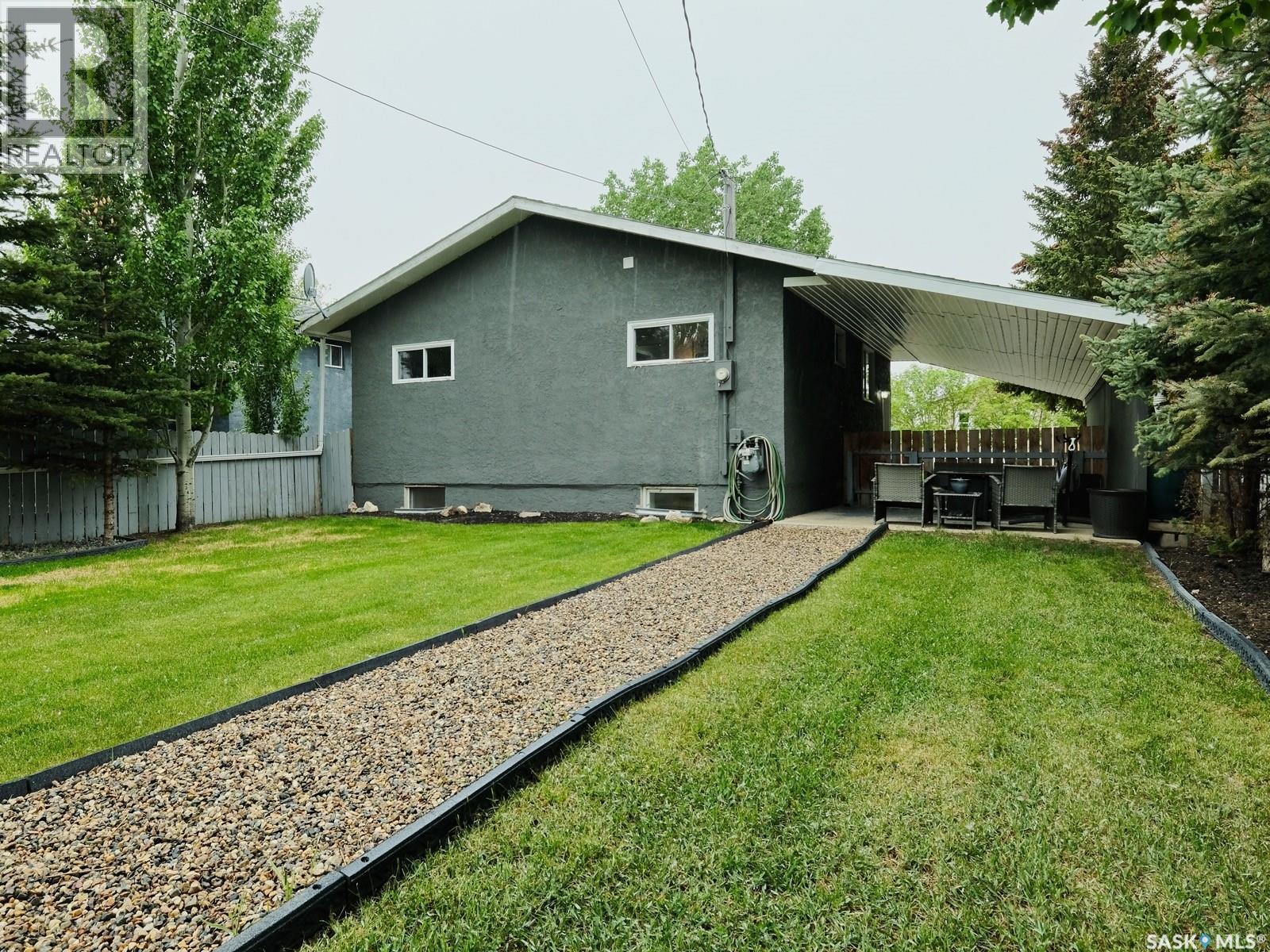 302 7Th Street E, Rosetown, SK - Outdoor
