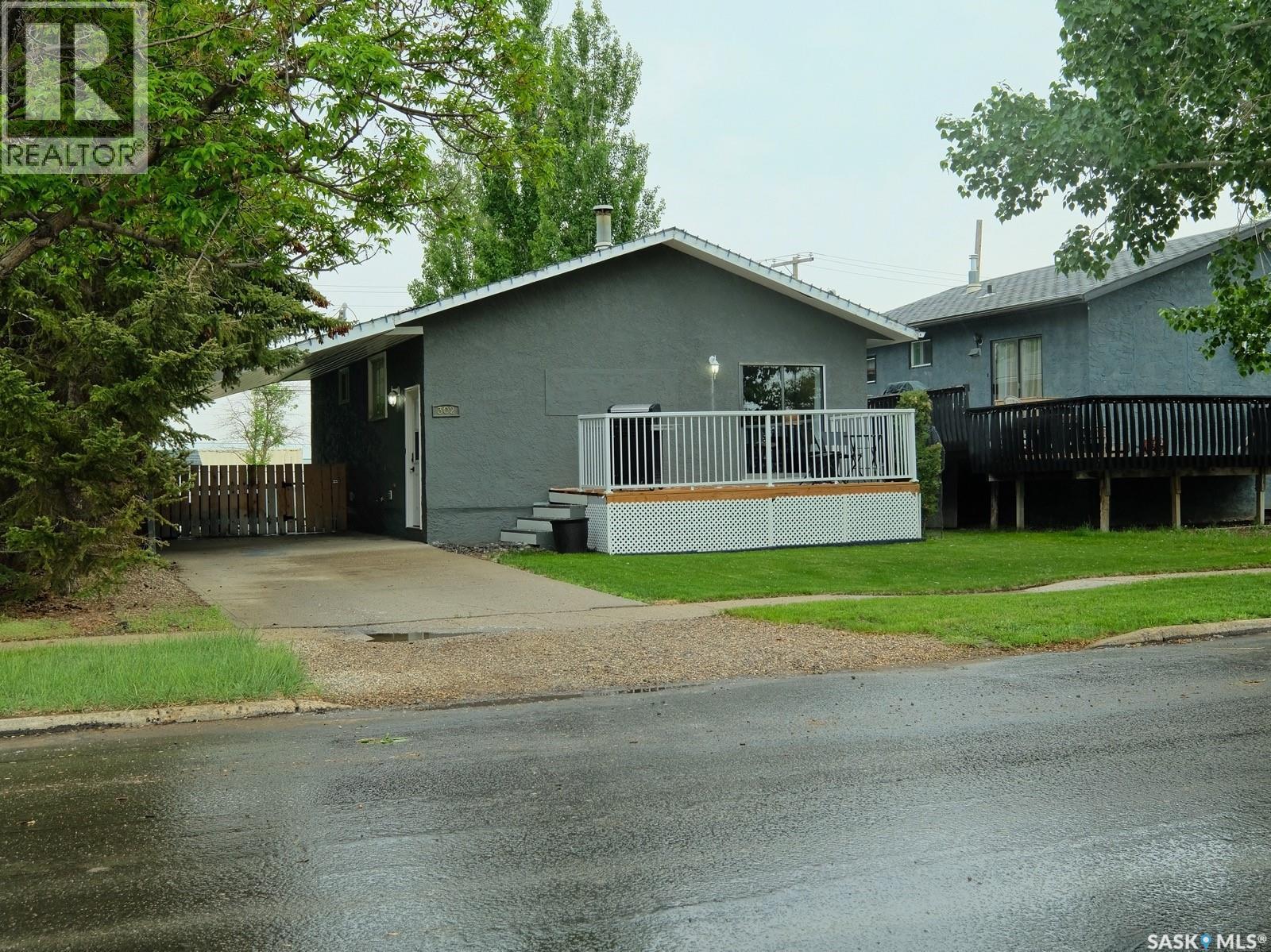 302 7Th Street E, Rosetown, SK - Outdoor With Deck Patio Veranda