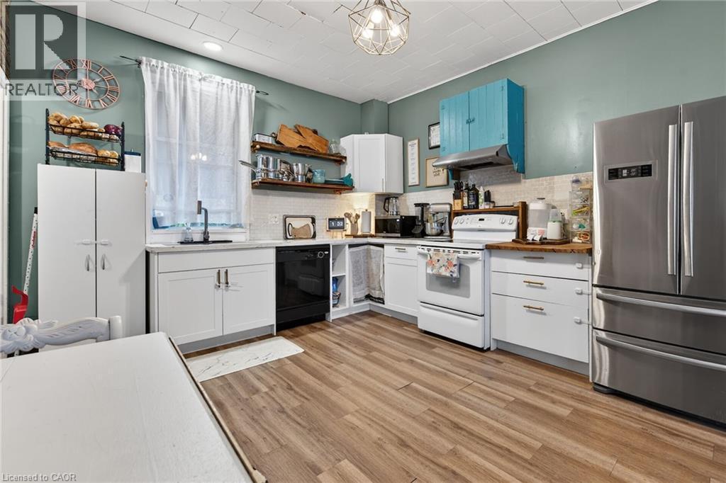 18 King Street Unit# A&B, Cayuga, ON - Indoor Photo Showing Kitchen