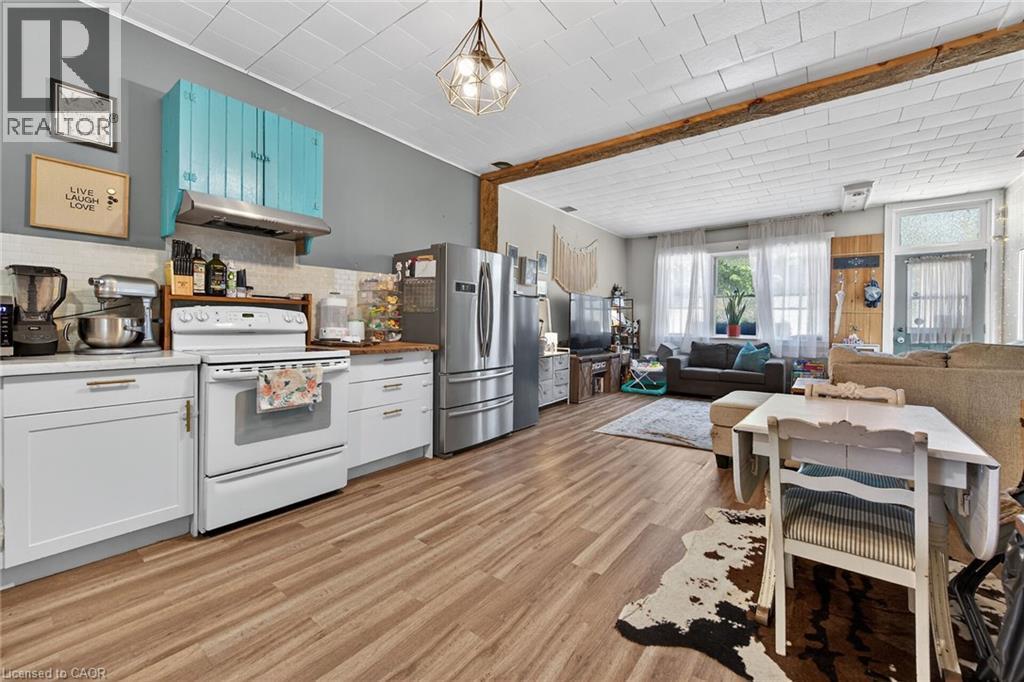 18 King Street Unit# A&B, Cayuga, ON - Indoor Photo Showing Kitchen