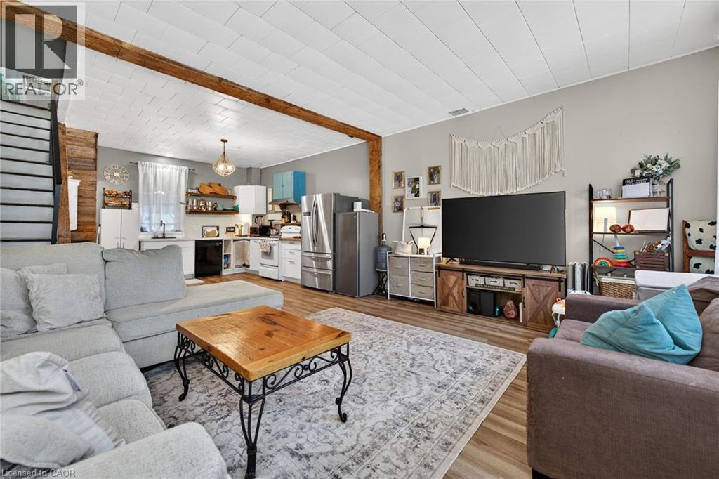 18 King Street Unit# A&B, Cayuga, ON - Indoor Photo Showing Living Room