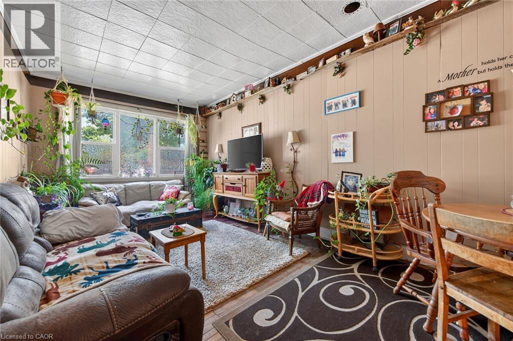18 King Street Unit# A&B, Cayuga, ON - Indoor Photo Showing Living Room