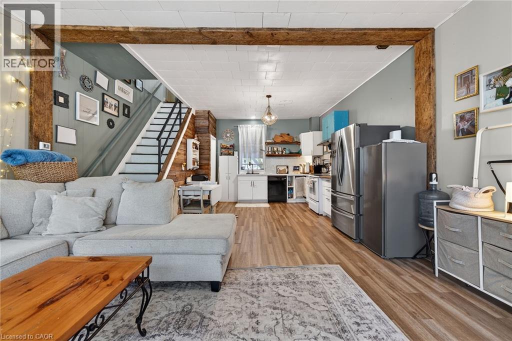 18 King Street Unit# A&B, Cayuga, ON - Indoor Photo Showing Living Room