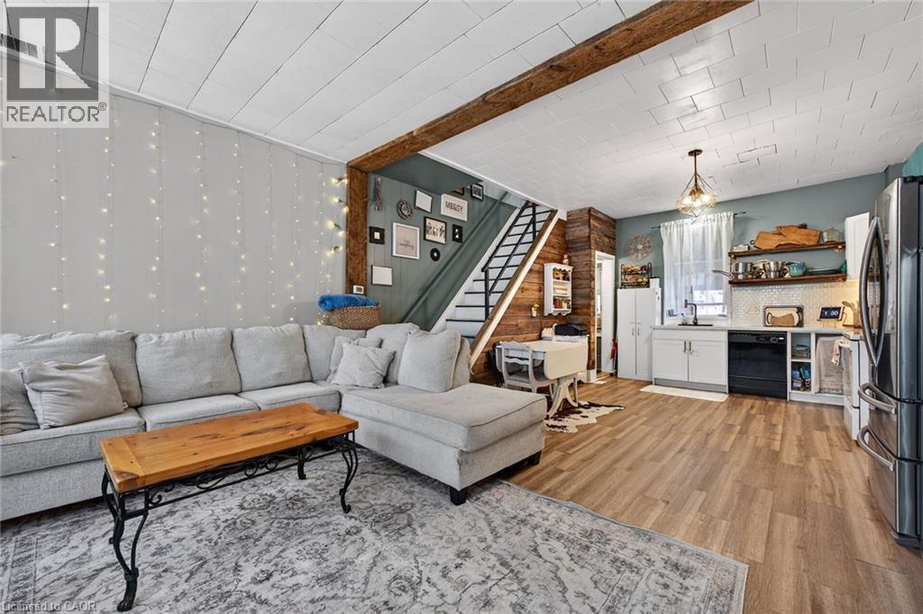 18 King Street Unit# A&B, Cayuga, ON - Indoor Photo Showing Living Room