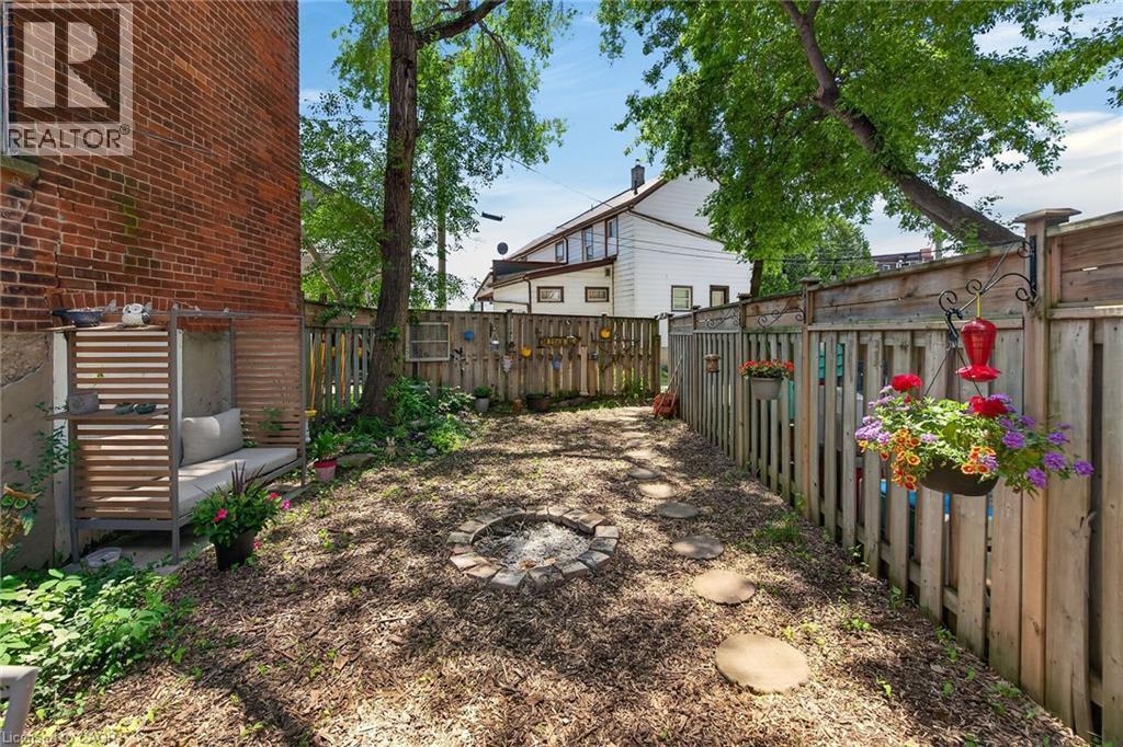 18 King Street Unit# A&B, Cayuga, ON - Outdoor