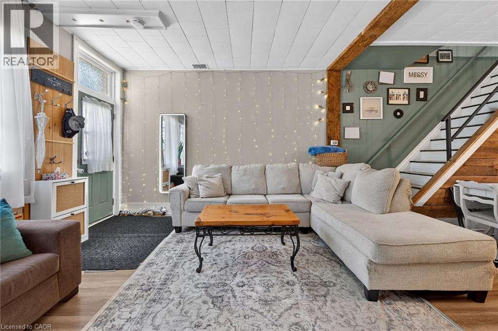 18 King Street Unit# A&B, Cayuga, ON - Indoor Photo Showing Living Room