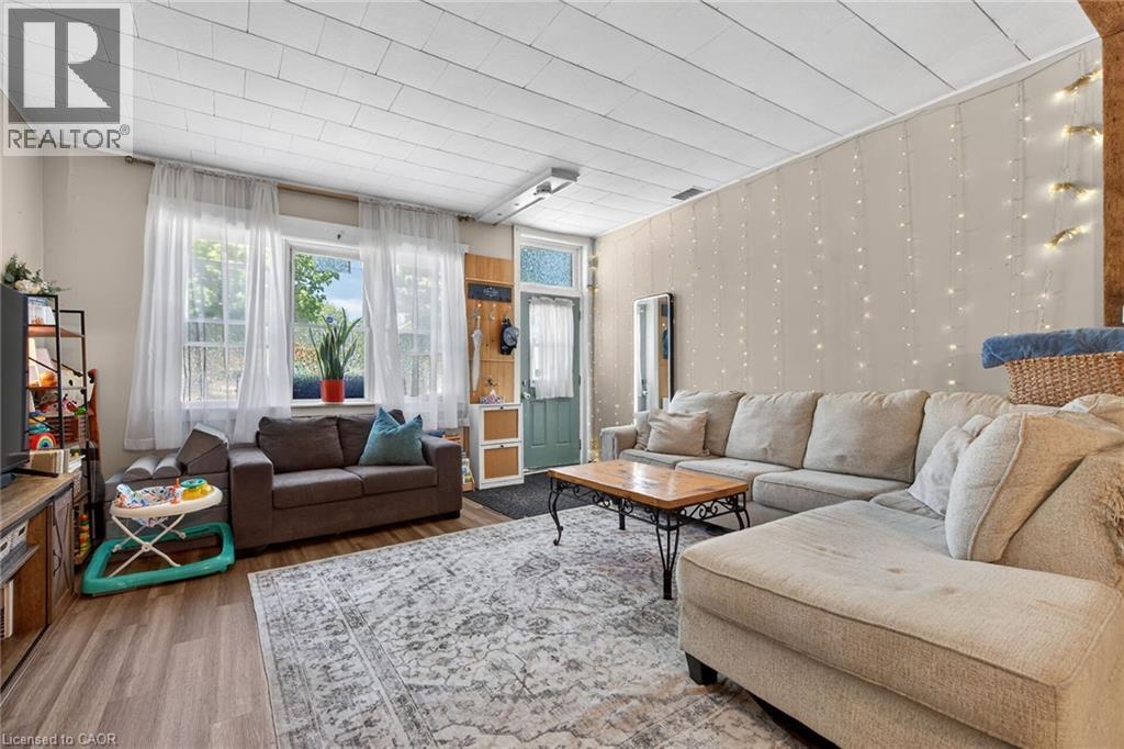 18 King Street Unit# A&B, Cayuga, ON - Indoor Photo Showing Living Room